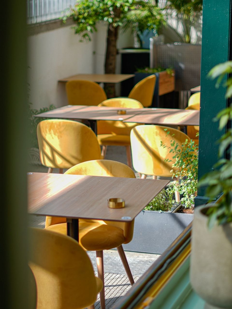 Un café fumant, invitation à prendre le temps